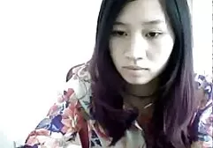 Gầy tóc vàng trong đỏ giày thủ dâm cô gai sinh sec ấy âm đạo với một dildo