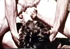 Sexy brunette được một phim sec gai cuc dep vòi nước trong các đít