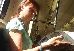 Con điếm Busty đã gai han sec làm một công việc tuyệt vời với khách hàng