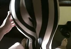 Hai chàng trai mời bạn gái của họ gai sinh sec để sắp xếp một nhà hoan