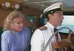 Cô gái xinh đẹp đang phim sec gai dep tìm kiếm những anh chàng trên điện thoại để làm tình