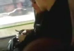 Brunette doggy phong cách trên một ghế phin sec gai dep lấy một tinh ranh