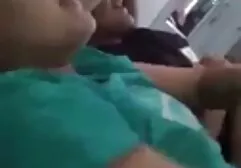 Phim khiêu dâm Nga. Hai anh chàng cởi truồng trên phố, đề nghị phim sec gai vip vào quán cà phê, rồi dắt con chó cái vào nhà vệ sinh và đụ vào miệng một cặp vợ chồng