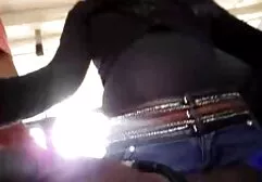 Cực khoái của một cô gái pim sec gai dep tóc vàng dưới gốc cây thông Noel