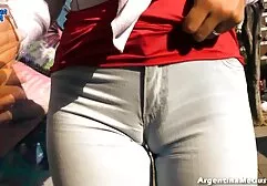 Đẹp cô gái tóc vàng trong latex quái với secgai xinh đồ chơi