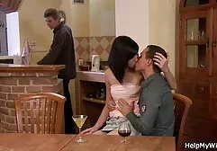 Chà, làm sao người ta có thể đóng cửa tất cả các mỹ nhân khi một con gà đồi trụy lạc bị clip sec gai xinh ung thư và phát tán