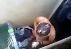 Brunette pim sec gai dep tập thể dục khỏa thân