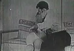 Con chó cái bắt đầu la hét khi anh chàng chèn bu lông béo của phim sec gai tu suong mình vào hậu môn hẹp của cô ấy