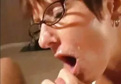 Hai nóng gai han sec trannies muốn một vòi nước trong của họ đít