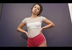 Ước mơ của con phin sec gai dep đĩ da trắng này đã thành hiện thực, hai con niggas thò hai cái mông dày cộp ra và cô cho cả hai vào miệng