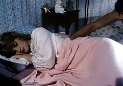 Trốn trong phòng ngủ của người hàng xóm nóng bỏng của mình, anh chàng phim sec gai cuc dep quay phim trên máy ảnh với tầm nhìn ban đêm, khi cô gái điếm này ngón tay âm hộ và đít của mình