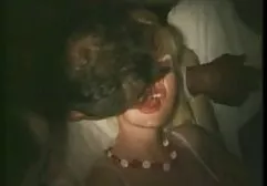 Rác rưởi tóc đỏ cưỡi như một con chó cái tai phim sec gai xinh điên