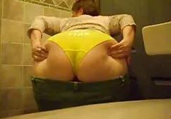 Một con chó cái với khổng lồ to mất một vòi nước xuống cô ấy phim sec hang dep cổ họng