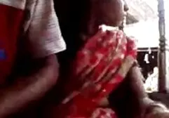 Một người đi xe đạp trẻ tuổi đã lên xe với một người lạ và hút anh ta phim sec tre dep