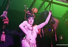 Sexy Latina chị cô ấy âm đạo đẹp với một sec girl xinh máy rung trên những giường