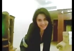 Hai cô nàng nóng bỏng âu yếm và liếm láp nhau trên mui chiếc girl xinh sec Lamborghini lộng lẫy