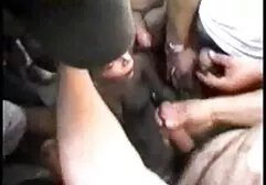 Bú cái nội tạng cứng, cô gái thò tay vào sec dit gai xinh háng mong tinh trùng đặc sệt