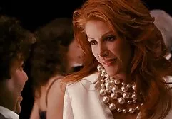 Cô gái nhỏ gai sec xi đã đi đến hoan ca lớn