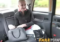 Anet gai sec xi yêu đến cho thổi kèn ở những nơi công cộng