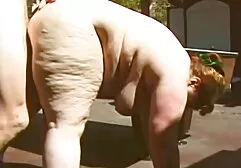 Một cô phim sec xinh gái xinh đẹp ngồi trên một con cặc đen, dày