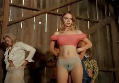 Một cô gái xinh đẹp tiếp xem sec gai dep tục massage tuyệt vời