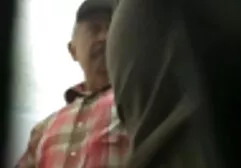 Một con ﻿sec gai xinh chó cái trưởng thành chokes với tinh trùng ấm