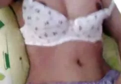 Người đẹp làm tình bằng nhiều tư thế khác nhau, đút dương vật to vào lỗ âm đạo gai xinh sec bị vỡ thành những viên bi