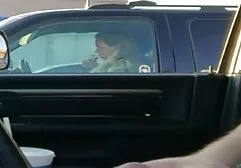 Tóc vàng Ashley hút vòi nước từ phim sec gai net pseudo boxer