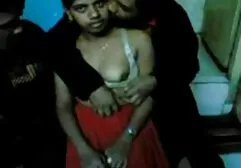 Vì vậy, cô ấy đã thắp lên những lá anh sec gai xinh bùa mà người điều khiển đang chảy nước miếng