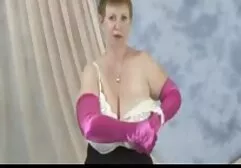 Brunette ngón fim sec gai xinh danh trên giường