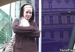 Gầy bạn gái nhảy trên sec gai ngon một vòi nước