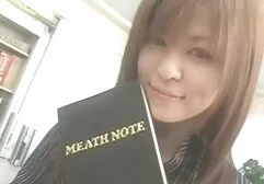 Sau trận đấu tiếp theo, con chó cái trêu chọc áo phông sec dit gai xinh của các cầu thủ bóng đá và giật chúng