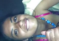 Anh chàng với đôi tay và nụ hôn của mình đang cố gắng bật và kích anh gai xinh sec thích bạn gái của mình. Và sau đó đứa bé trở thành một loài giáp xác và cho phép quý ông tự đụ mình trong cái đũng quần quyến rũ và phóng dòng tinh trùng xuống bụng của mình