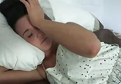 Masseur chạm vào cô gái ở những gai dep chat sec nơi thân mật