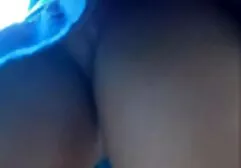 Cô gà bật webcam và tự anh sec lon xinh chào mời khách hàng