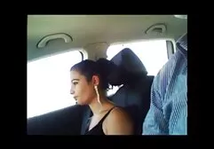 Một cô nàng xinh đẹp thích những quả bóng phim sec gai cuc xinh của mình và bóp chúng liên tục