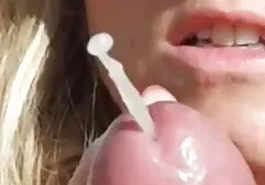 Pigtailed tóc girl xinh sec vàng fucks trên các giường